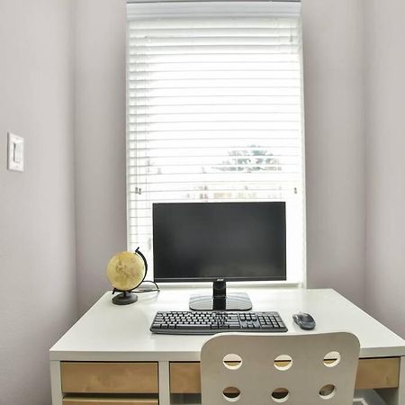 Amazing Rooftop! Downtown Skyline Views!!! Sleeps 15 Houston Exterior photo
