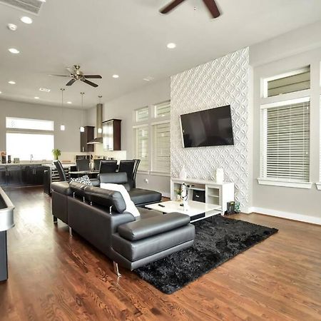 Amazing Rooftop! Downtown Skyline Views!!! Sleeps 15 Houston Exterior photo