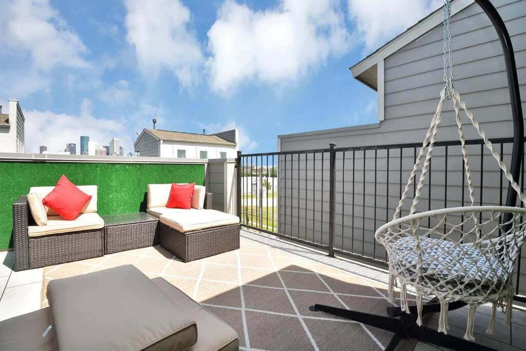 Amazing Rooftop! Downtown Skyline Views!!! Sleeps 15 Houston Exterior photo
