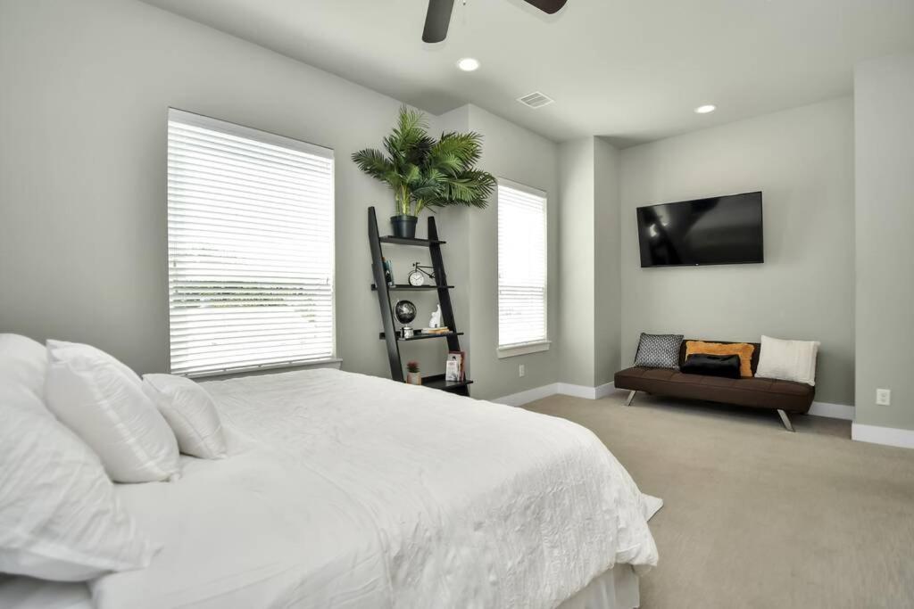 Amazing Rooftop! Downtown Skyline Views!!! Sleeps 15 Houston Exterior photo