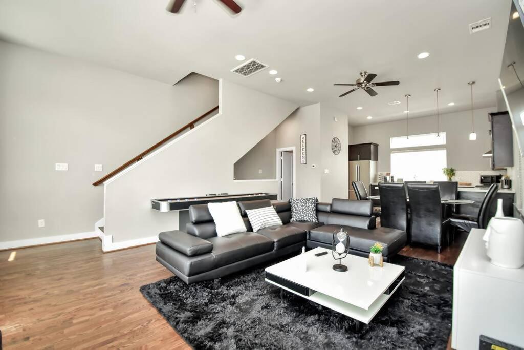 Amazing Rooftop! Downtown Skyline Views!!! Sleeps 15 Houston Exterior photo