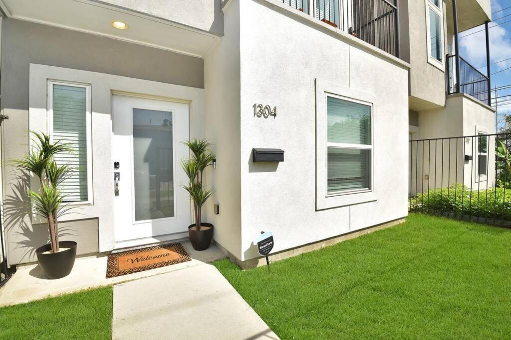 Amazing Rooftop! Downtown Skyline Views!!! Sleeps 15 Houston Exterior photo