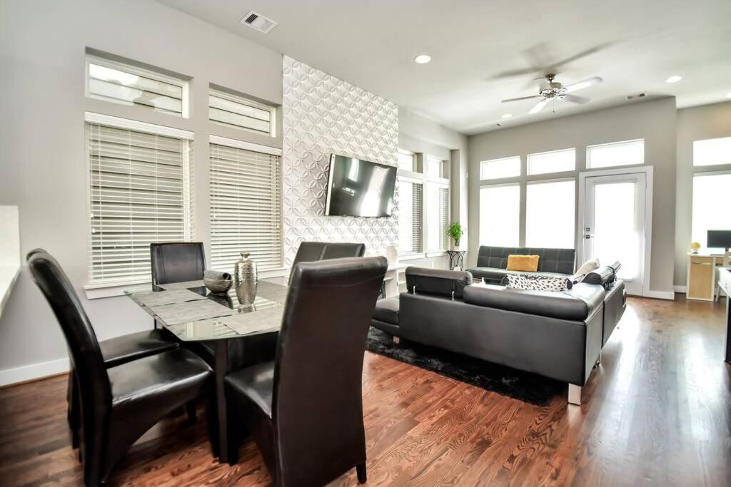 Amazing Rooftop! Downtown Skyline Views!!! Sleeps 15 Houston Exterior photo