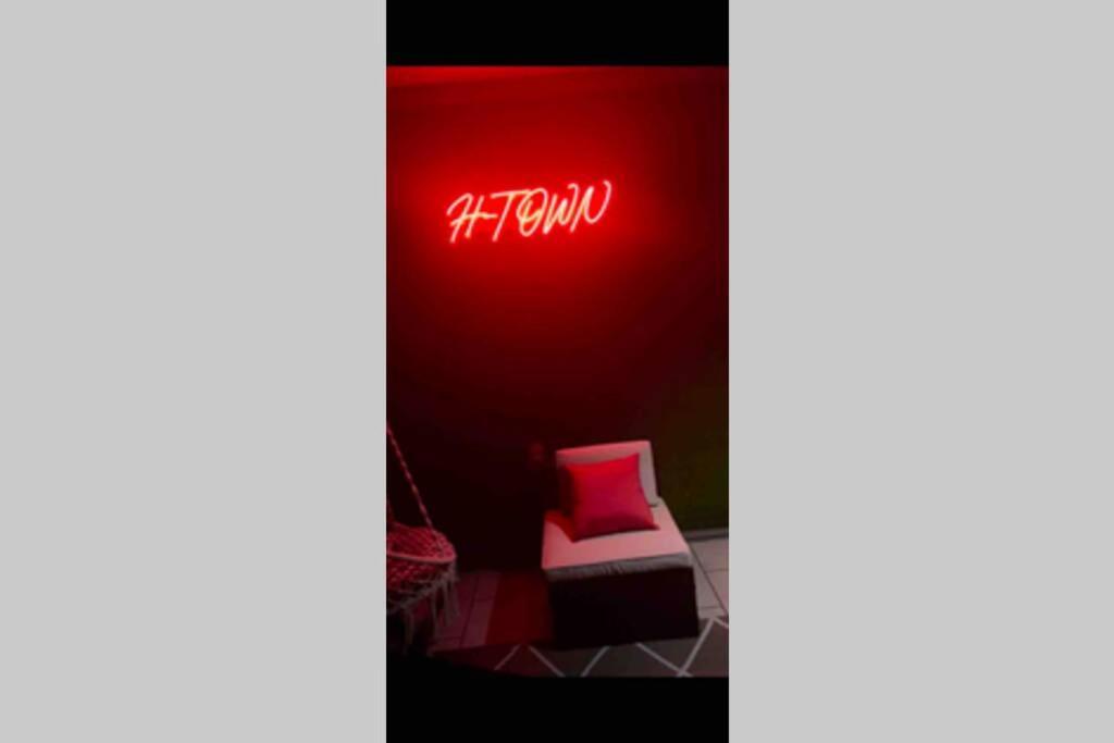 Amazing Rooftop! Downtown Skyline Views!!! Sleeps 15 Houston Exterior photo